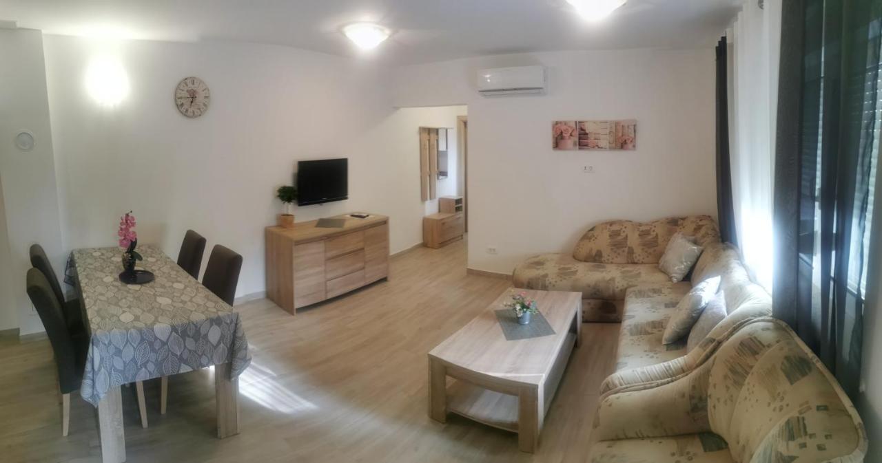 Apartments Slisko Пореч Екстериор снимка